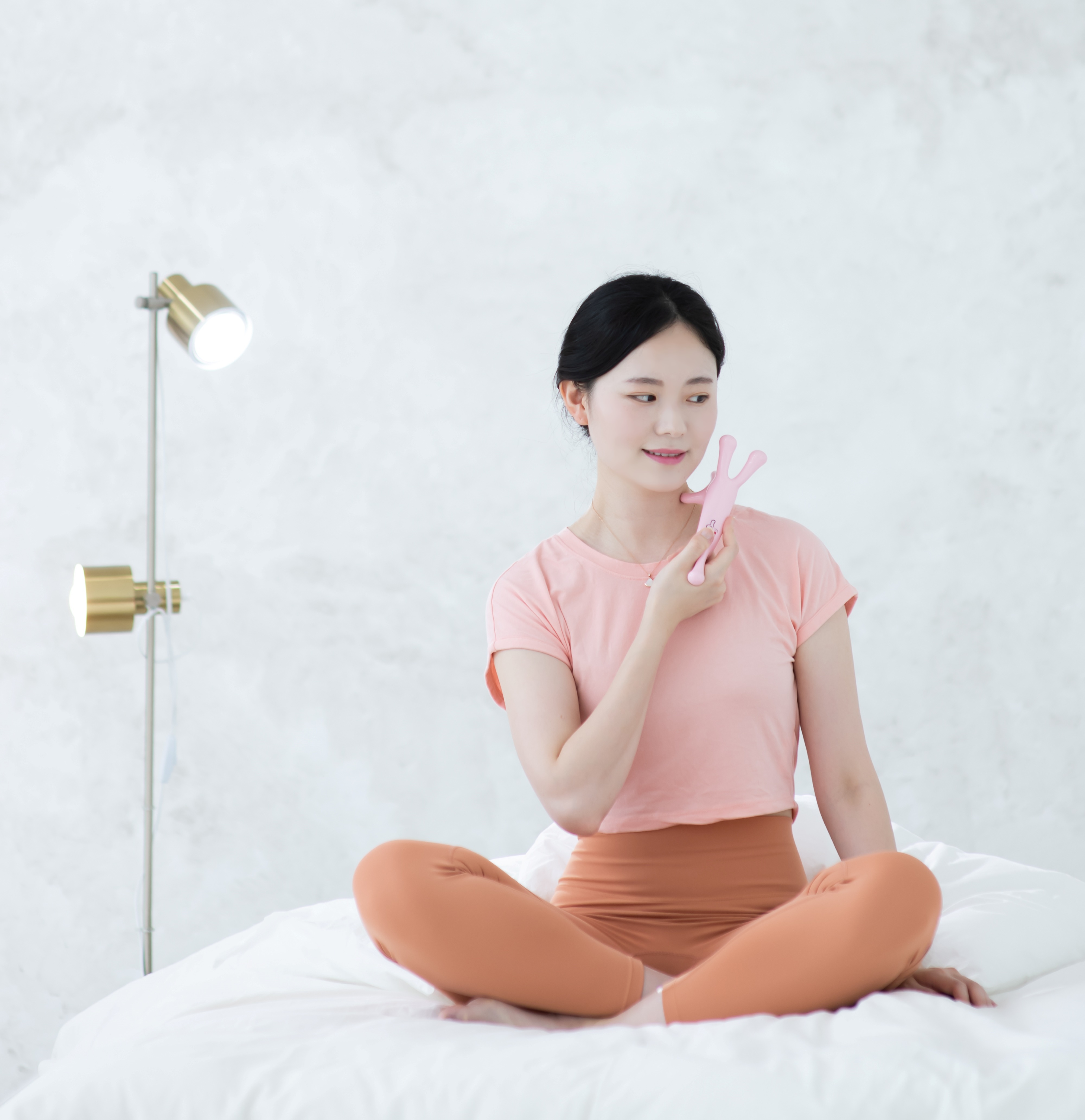 흉쇄유돌근, 승모근, 사각근, 측두근, 교근 등등 귀 교정에 필요한 근막 근육을 부드럽고 편안하게 풀어내는 갓손 루돌프 마사지기.
