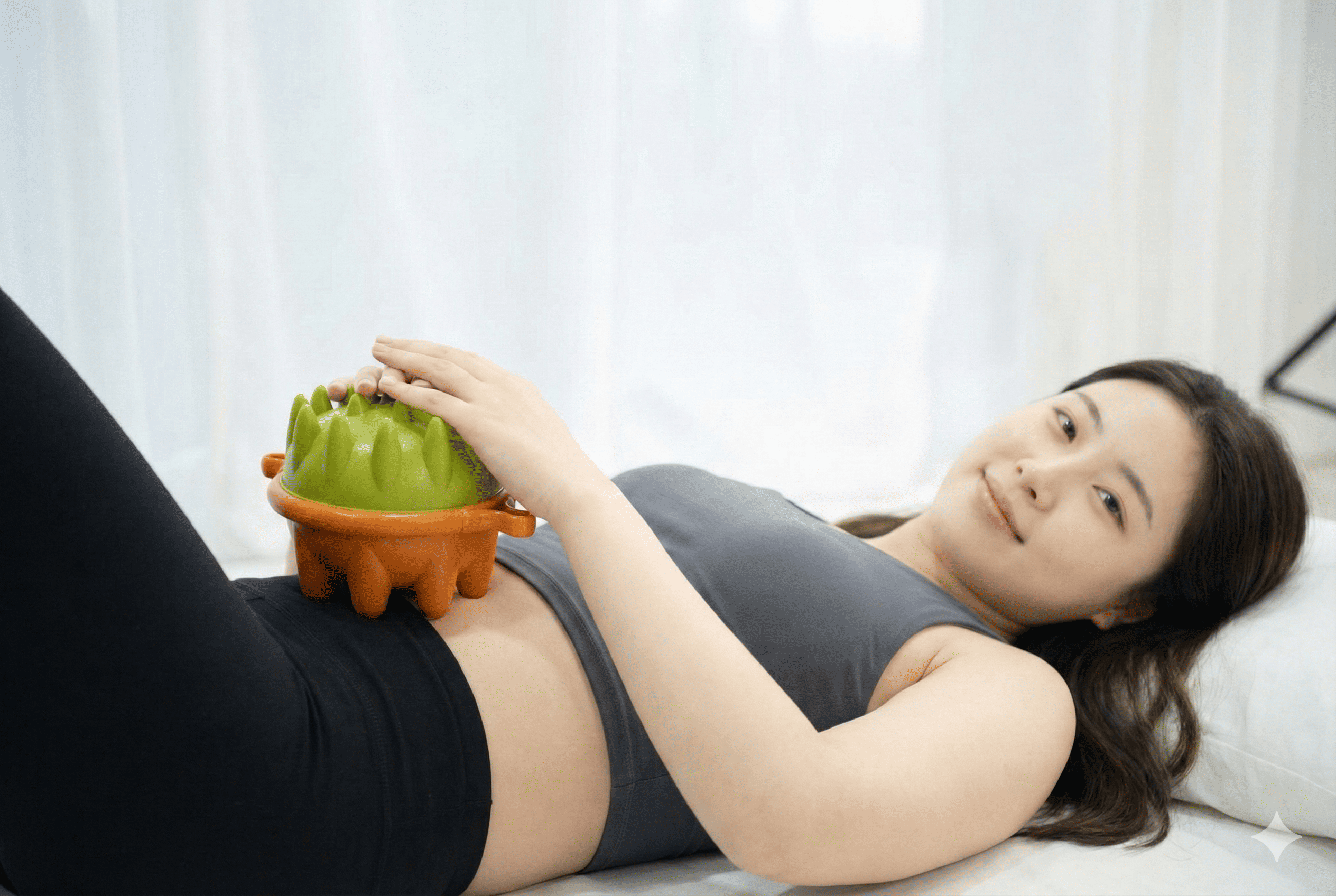 출산 후 6주(산욕기)가 지나면 이제 묵직하게 배마사지를 해주셔도 좋습니다. 늘어진 뱃살과 장에 그득한 가스는 배 운동, 장 운동을 시켜서 회복을 시켜야 하거든요. 이렇게 해야 복압이 회복되고 복직근이개 회복에도 도움이 됩니다.